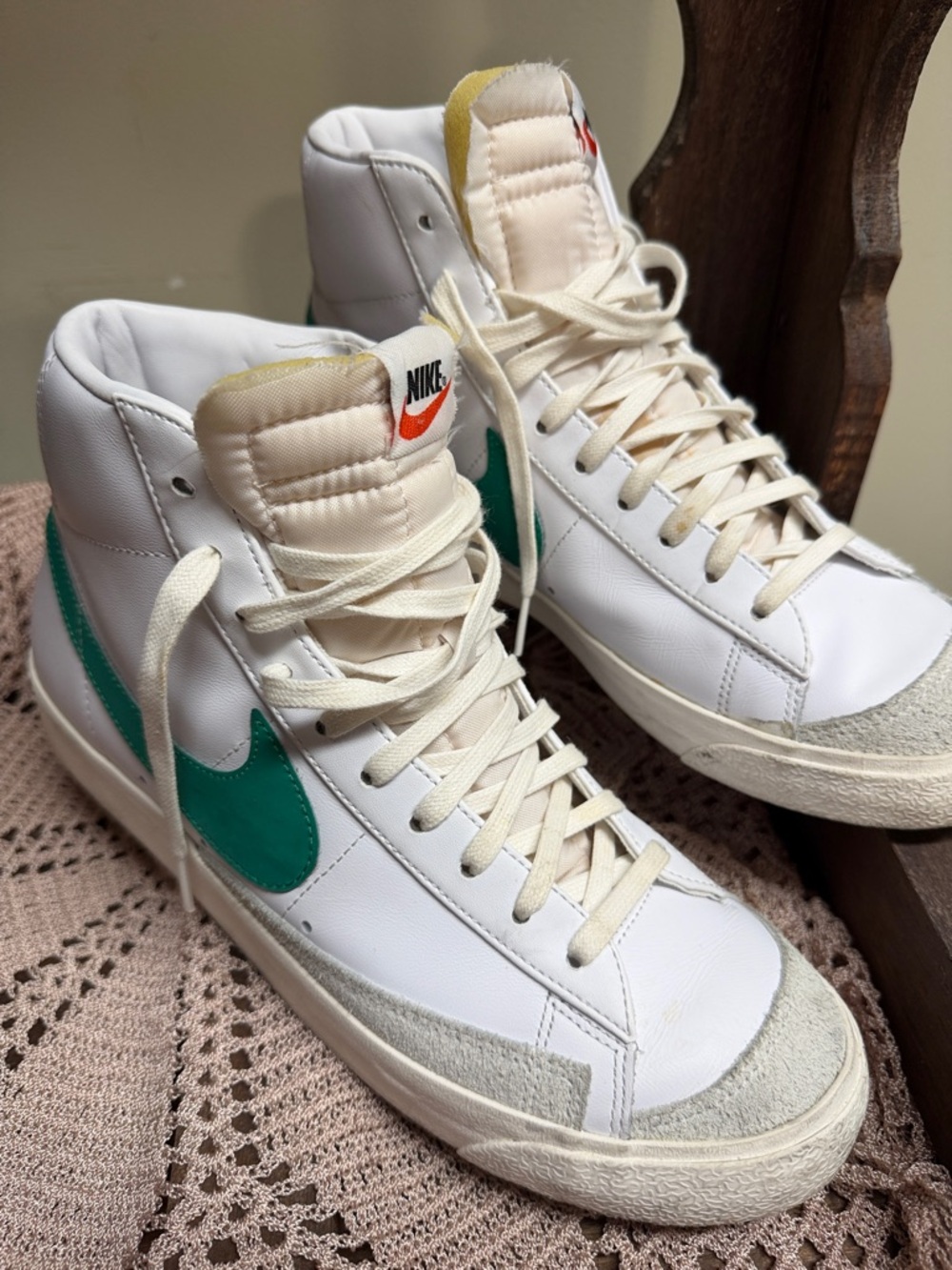 Nike High-Top Sneakers Men’s in White & Teal with Cream Accents Size 10